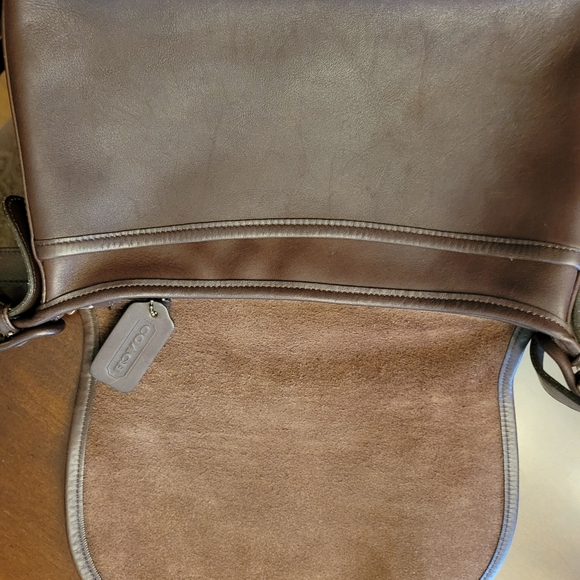 Coach Brown Shoulder Bag with Elegant Leather Design - Picture 2 of 2